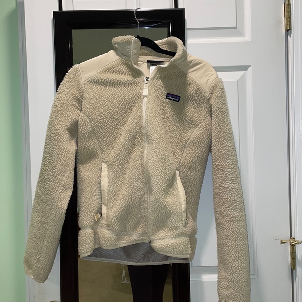 Patagonia M beige sherpa zip up jacket